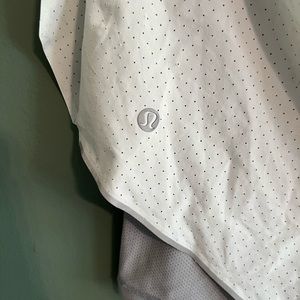 Men’s Large Lululemon Shorts with Grey Liner.